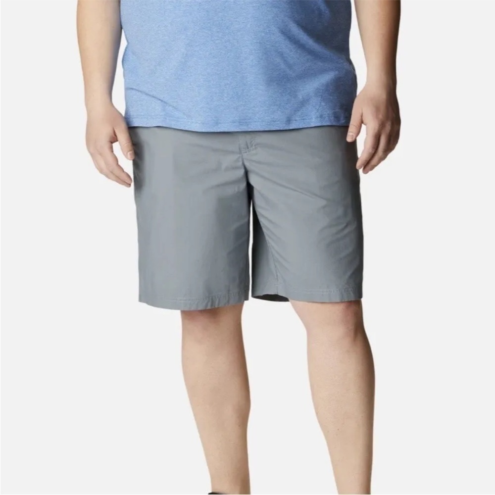 Columbia men's gray shorts.‎ Size 44. NWT